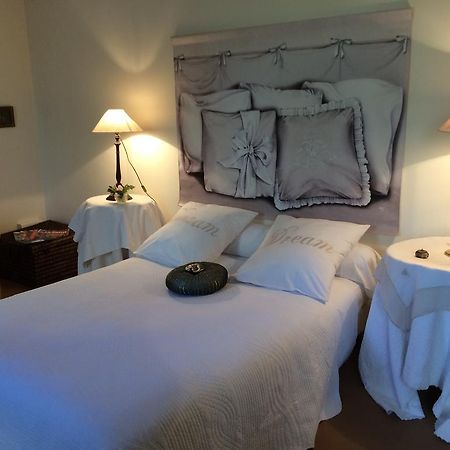 Logis De La Paqueraie Bed & Breakfast Saint-Branchs ภายนอก รูปภาพ