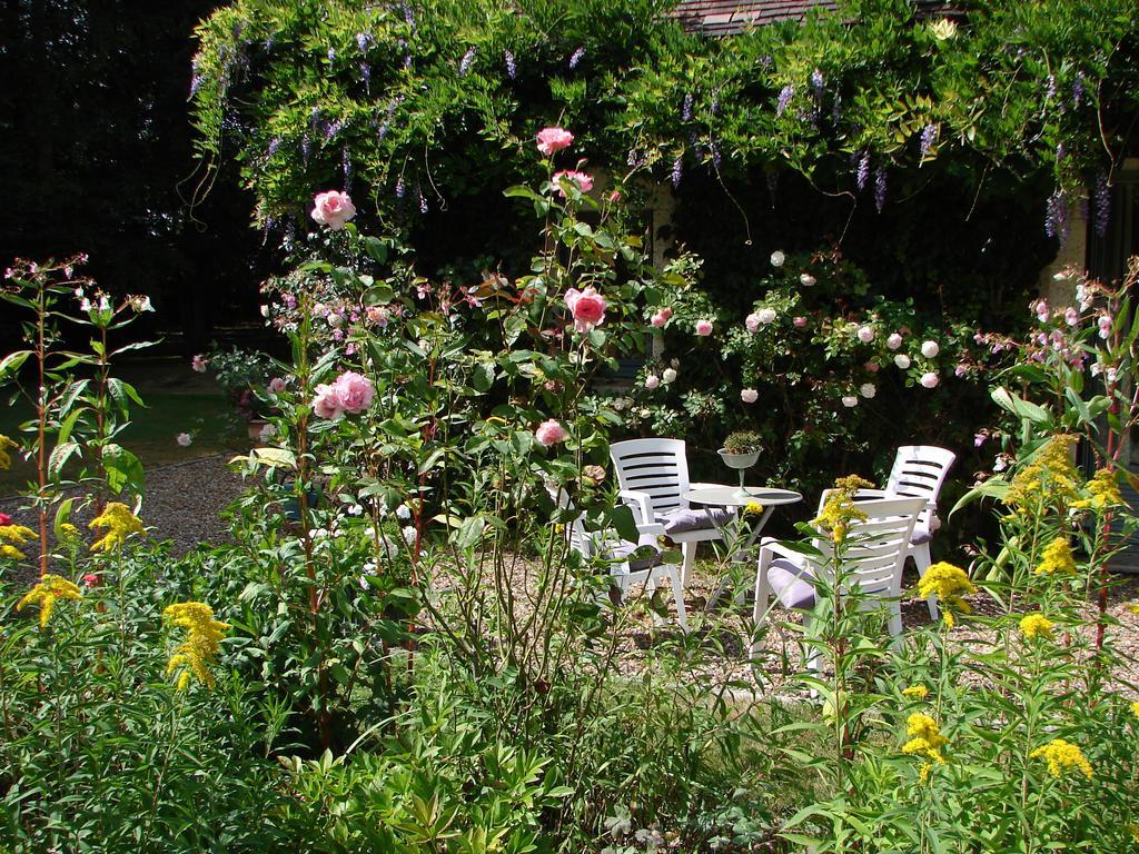Logis De La Paqueraie Bed & Breakfast Saint-Branchs ภายนอก รูปภาพ